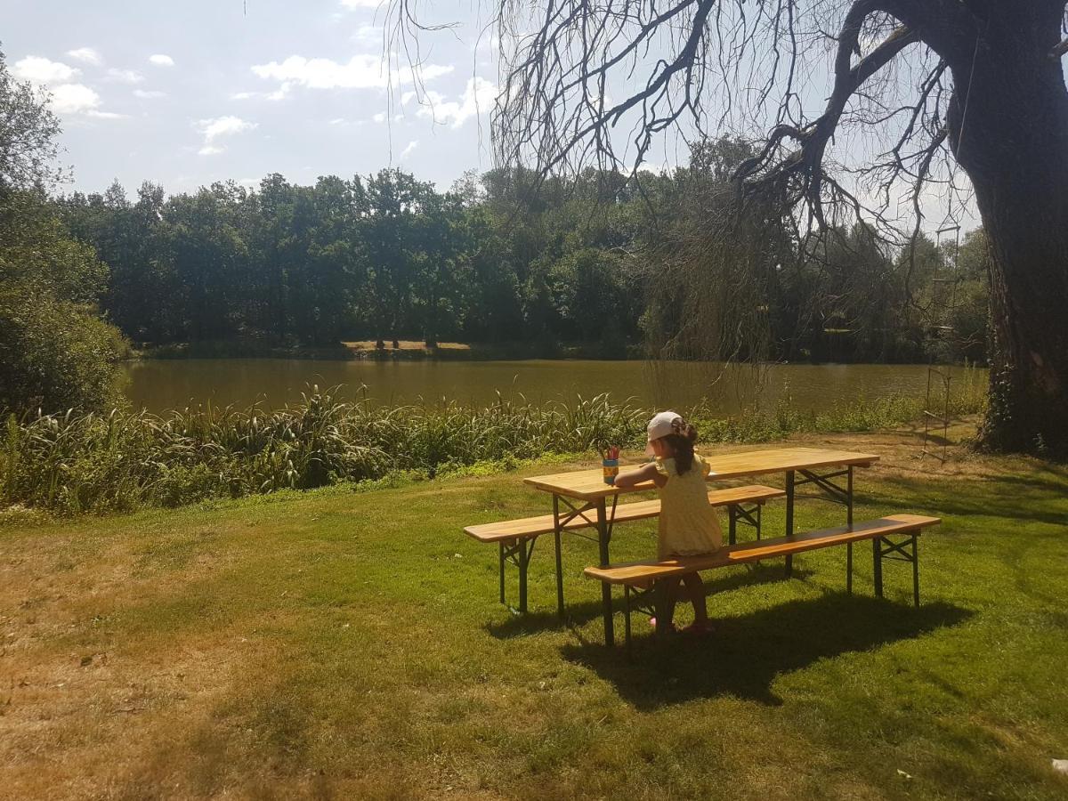 Camping De La Chagnee Saint-Aubin-le-Cloud Exterior foto